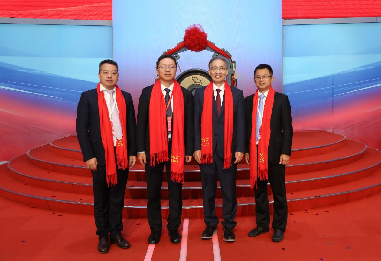 ˫ͬҫƴ壺ԽҵʱӲƼҵ