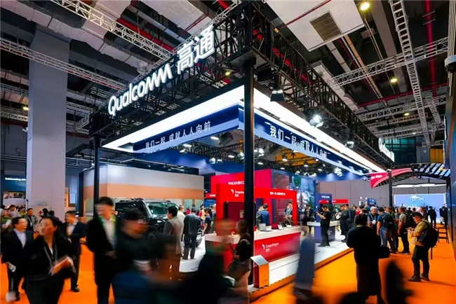 ῴƷͨչʾСסAI۾