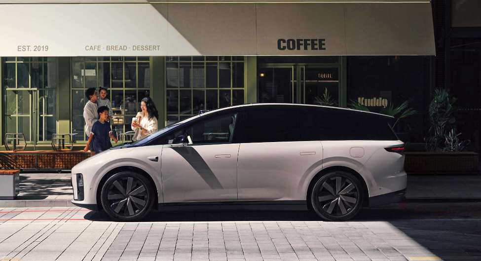 李想反思“最差的自己”！理想汽车三季度由盈转亏，具身智能撑起下一个10年？