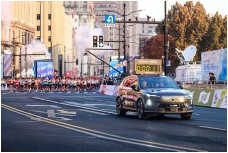 沃尔沃全新XC70护航2025上海马拉松 五年坚守传递健康安全理念