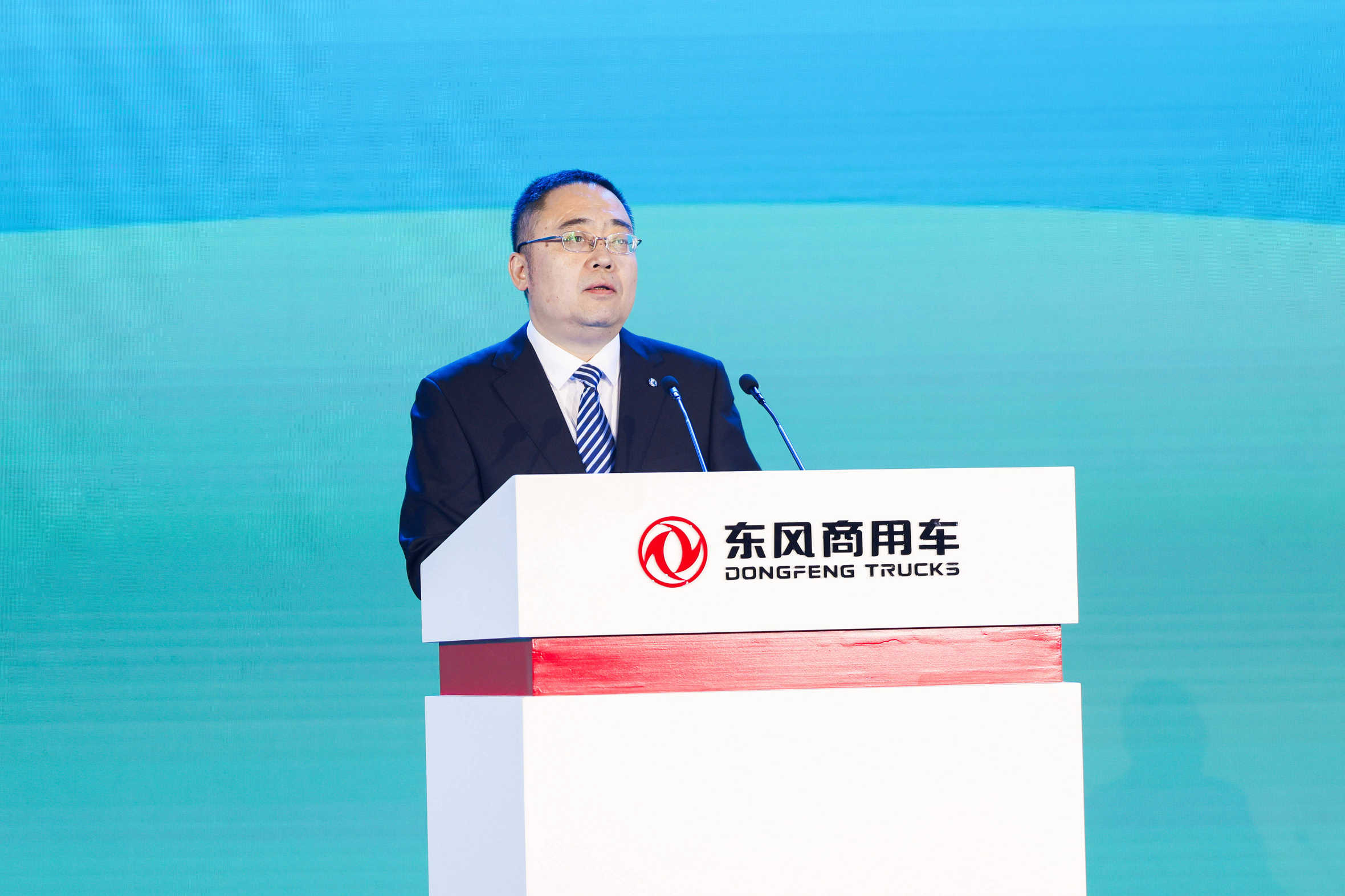 定赛道 聚合力 携手跃新程 东风商用车2026合作伙伴大会绘就发展新蓝图