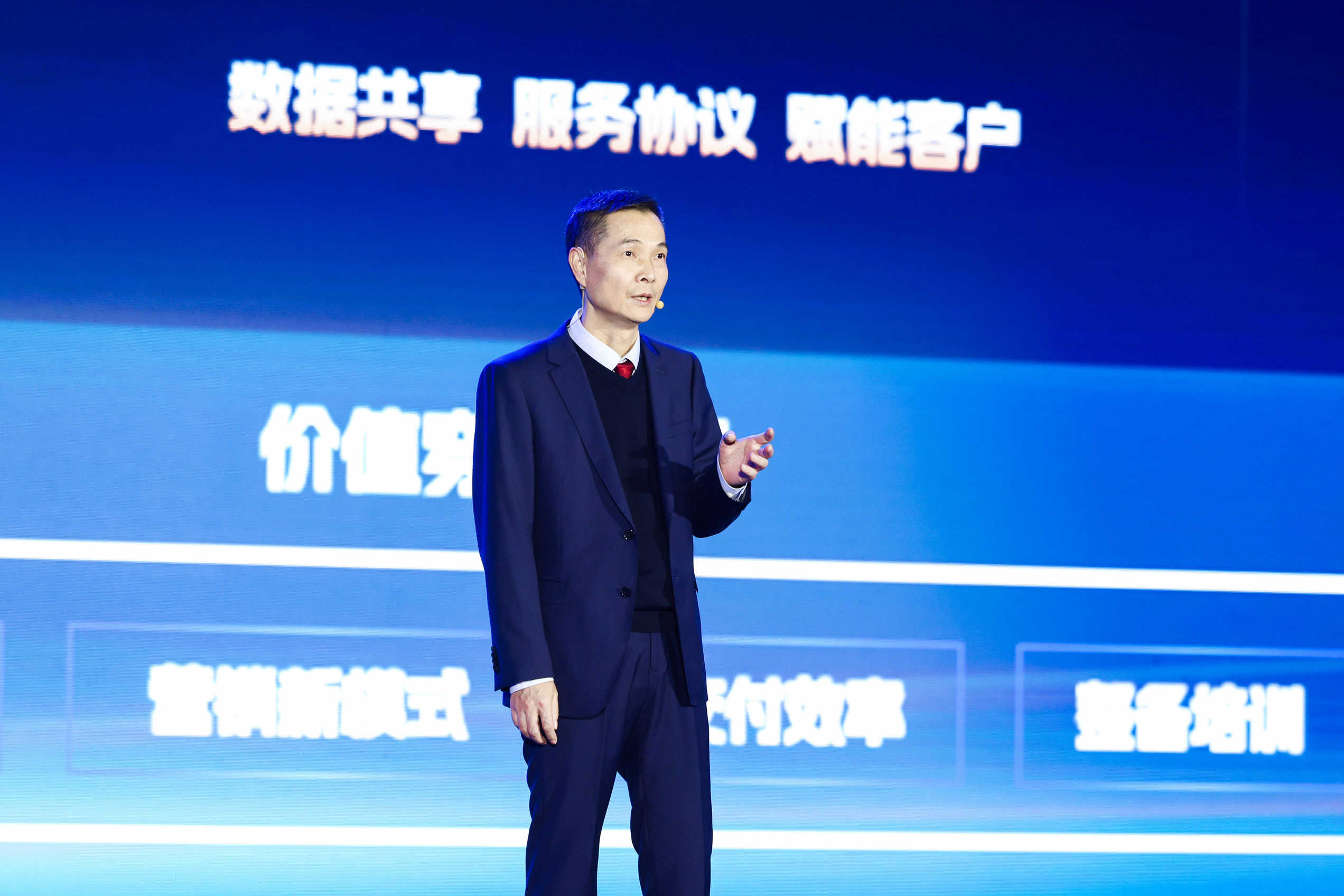 定赛道 聚合力 携手跃新程 东风商用车2026合作伙伴大会绘就发展新蓝图