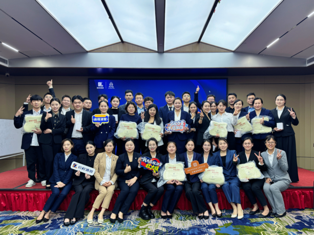 �������¾Ƶ�ȫ�����۾�Ӣ��۹��ݣ�����Эͬ��ս�·�ʽ