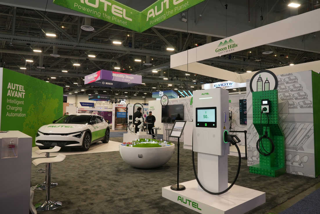 ��ͨ�Ƽ�CES��AI���⣺�������ܼ�Ⱥ���������ջ�ִ����ϵ����������ƽ⡰AIȱ�硱����