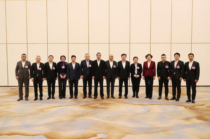 �����Ѻ���ʿ������������ϯ�ൺ��Э���飬������ҵ�����Ϲ澭��