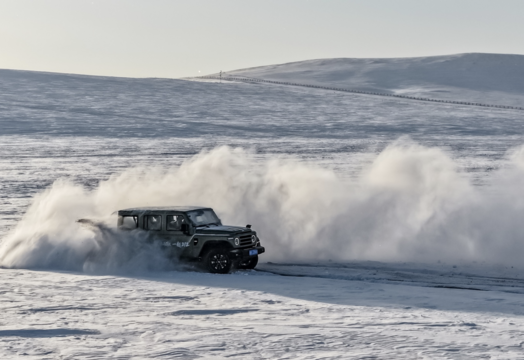 从冬奥之巅到未知远方:212越野车与平凡勇者的探索共鸣(图1)