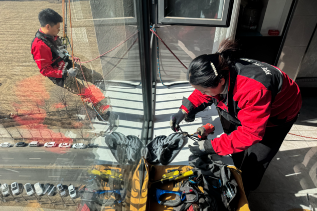 ���˸�Ů���¾�Ů�Էܶ��� ��������װʦ�������רҵ�ػ���������