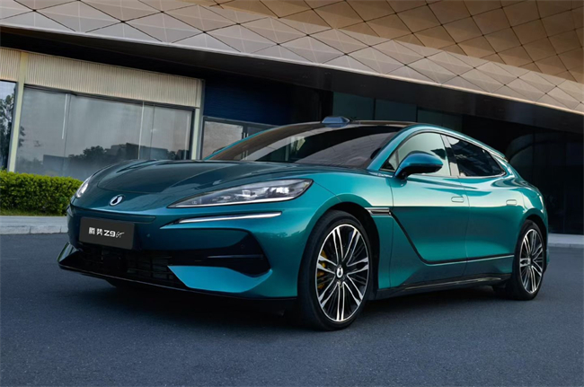 30万级标配“超跑同款”碳陶刹车腾势Z9GT改写电动性能车安全标准(图1)