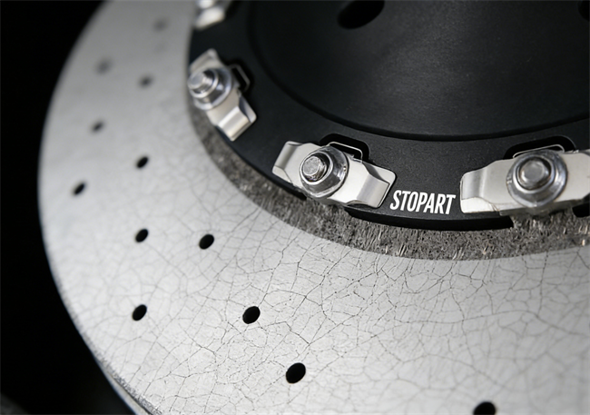 30万级标配“超跑同款”碳陶刹车腾势Z9GT改写电动性能车安全标准(图3)