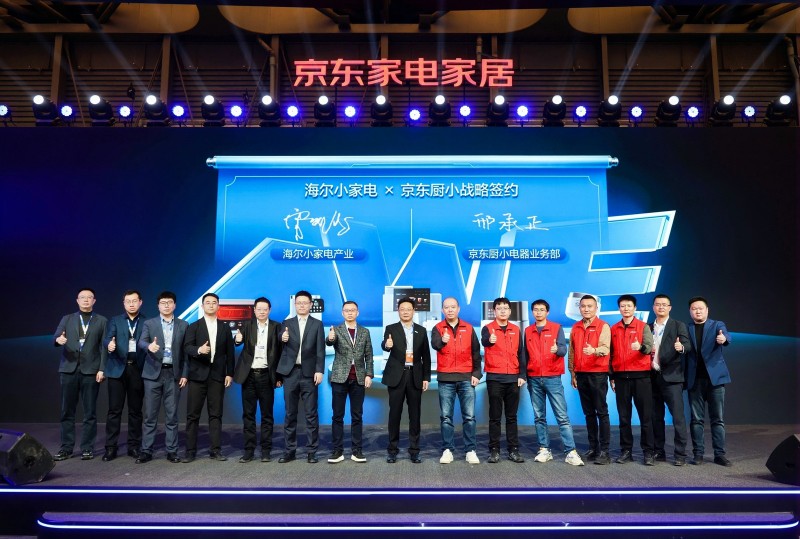 ����20�ڣ�������СЯ�ֺ���С�ҵ磬��AWE�ֳ�����AIս�Ժ���