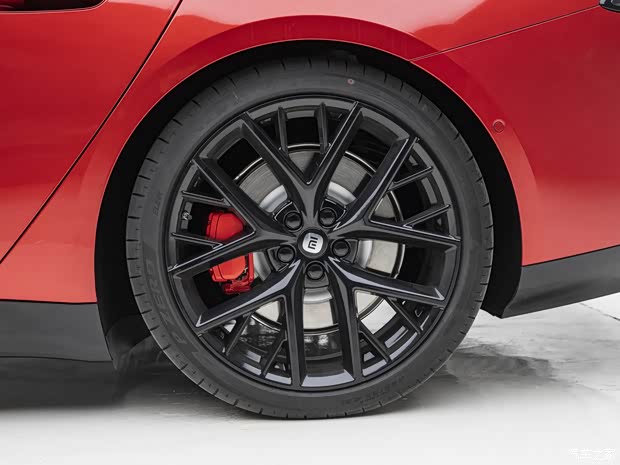 售2199万起新款小米SU7上市四大维度升级入门配置很夯(图18)