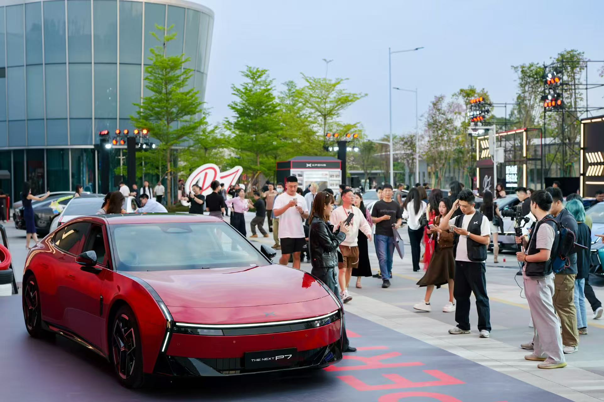 小鹏四季度扭亏为盈加码70亿元竞速物理AI(图2)