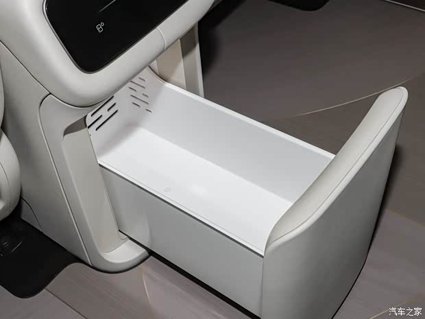 智己LS8预售2598万起线控四轮转向双腔空悬CLTC纯电续航430km(图25)