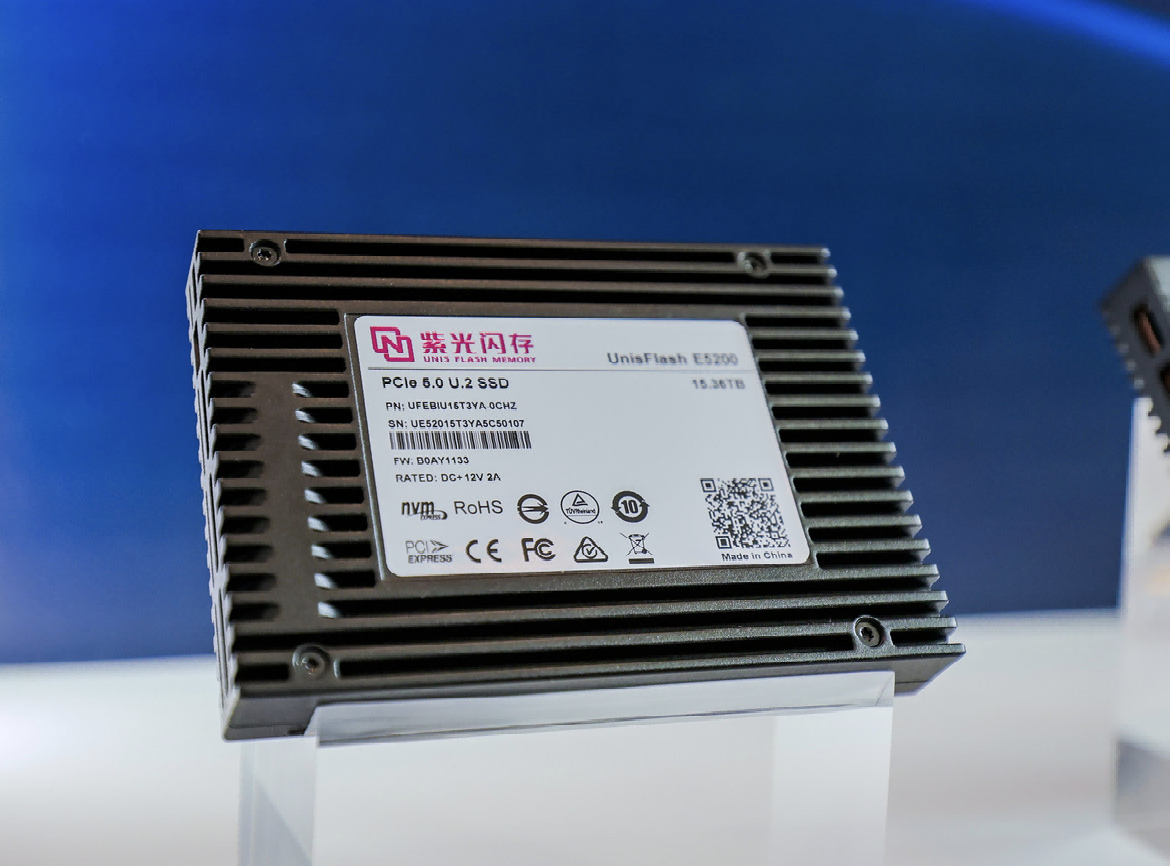 紫光闪芯闪耀亮相CFMS|MemoryS2026并正式发布嵌入式eMMCEC100系列新品(图6)