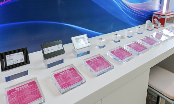 紫光闪芯闪耀亮相CFMS|MemoryS2026并正式发布嵌入式eMMCEC100系列新品(图2)