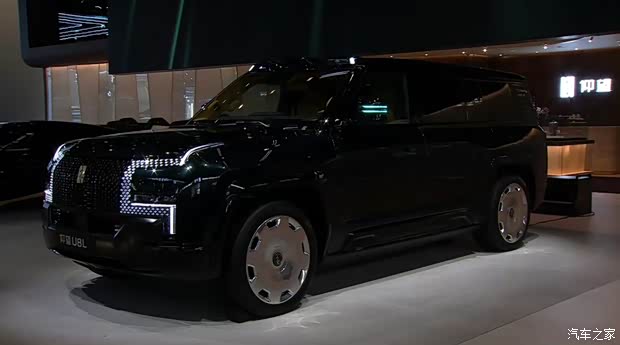 2026北京车展：仰望U8L鼎藏版首发大四座布局双零重力座椅(图2)