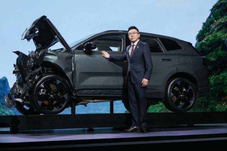 沃尔沃XC7099周年感恩版2499万起正式上市豪华中大型SUV搅局者！(图1)