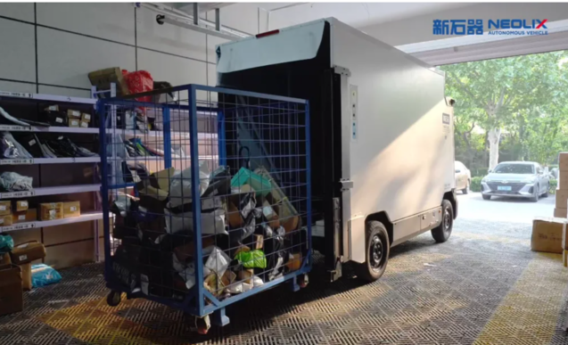 新石器X6自装卸车首发不止无人配送还能自动装卸(图2)